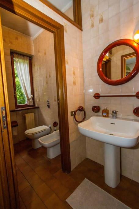 Casa Su Lago Privato A Due Passi Da Milano Segrate Exterior foto
