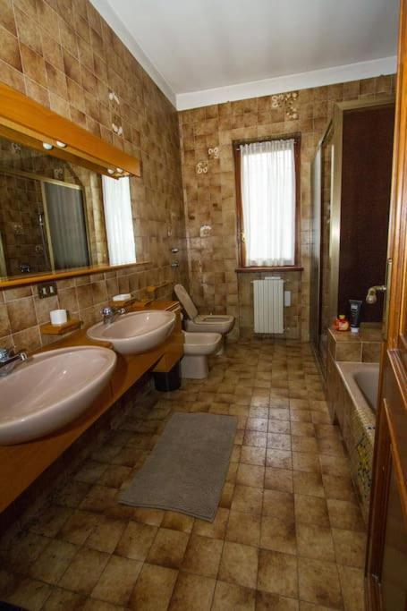 Casa Su Lago Privato A Due Passi Da Milano Segrate Exterior foto