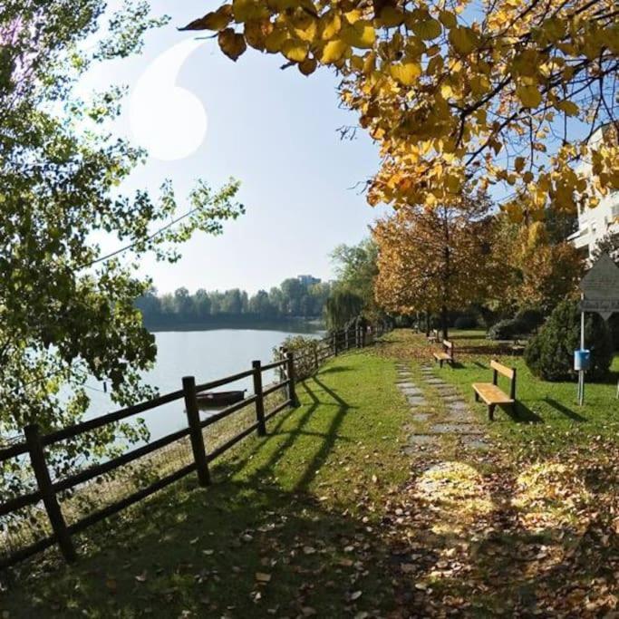 Casa Su Lago Privato A Due Passi Da Milano Segrate Exterior foto