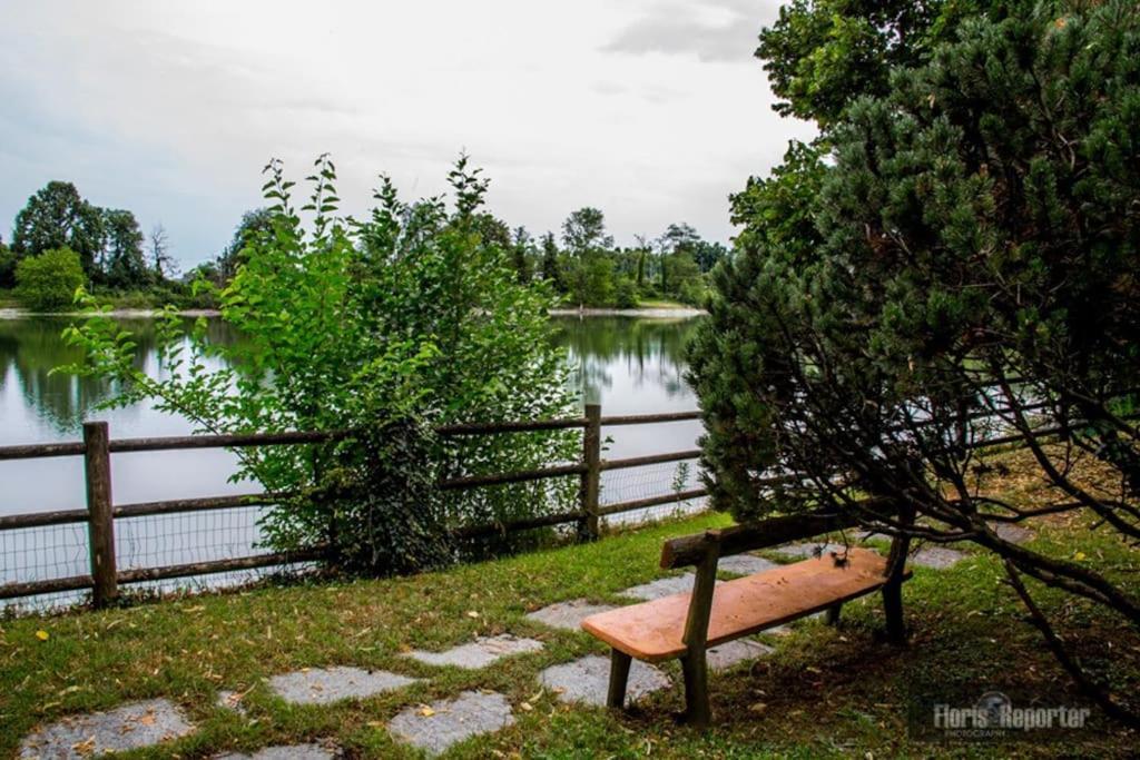 Casa Su Lago Privato A Due Passi Da Milano Segrate Exterior foto
